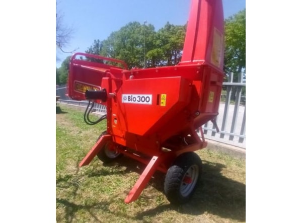 Tocator Crengi Caravaggi BIO 300 - PTO Tractor - Incarcare laterala de vanzare